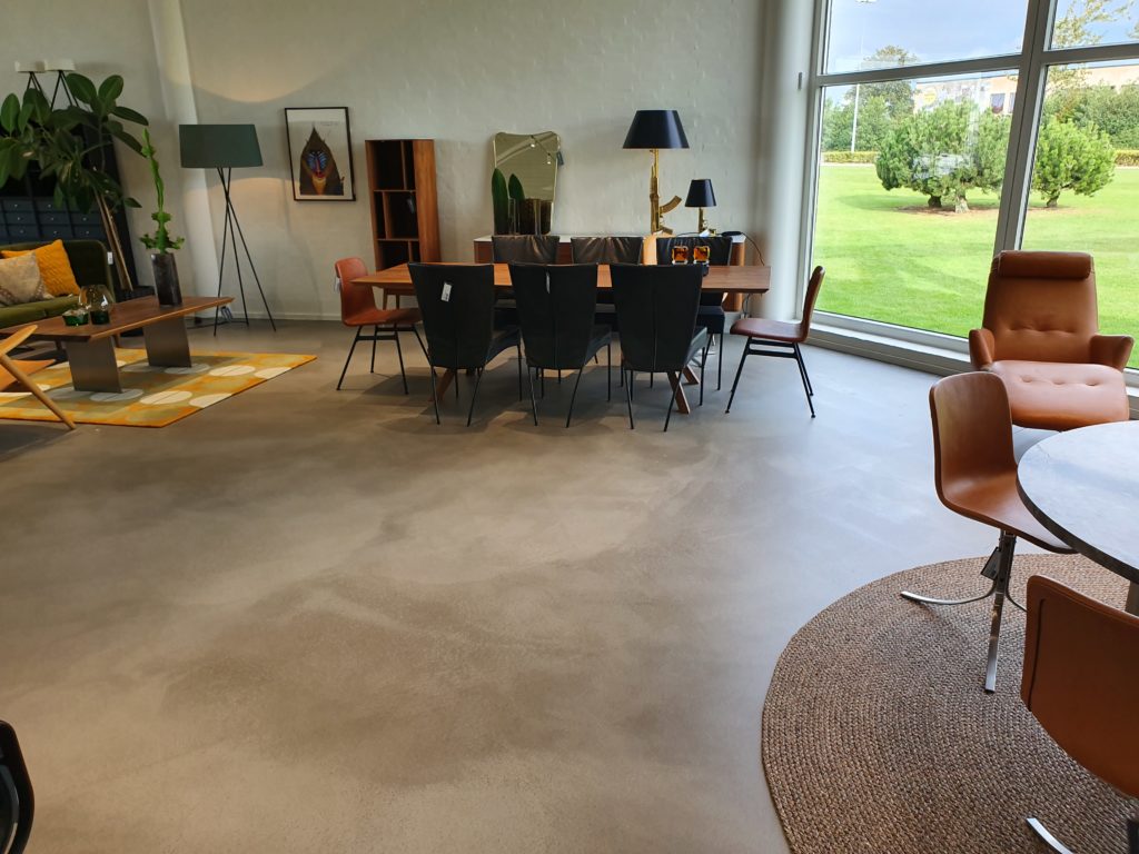 flydespartel gulv i stue